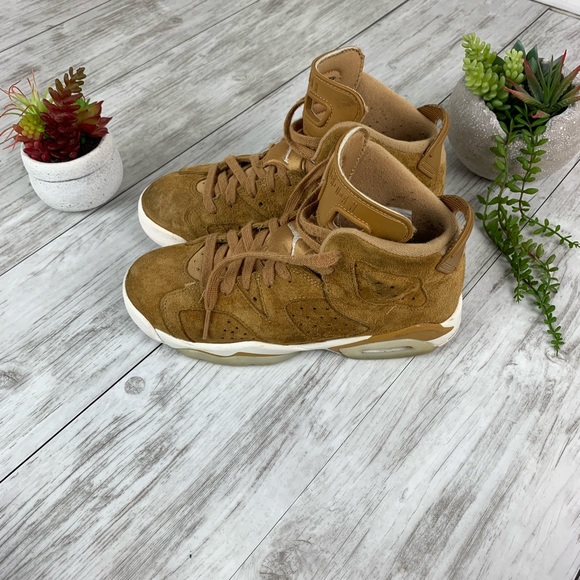 Jordan Retro 6 Size 4Y Kids - Picture 4 of 8